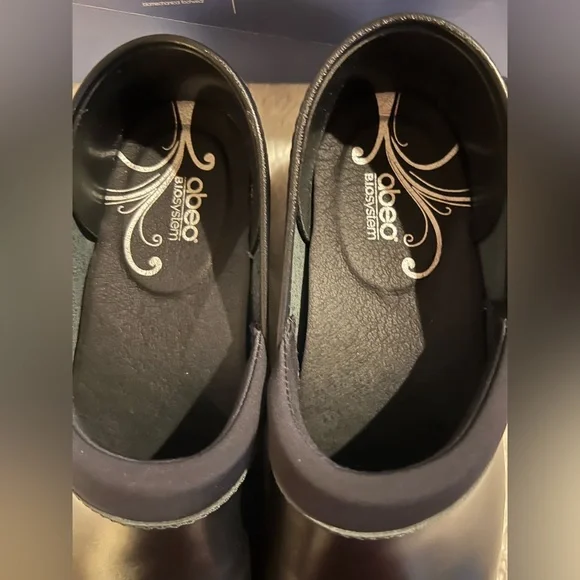 ABEO-Ellie-Neutral-Clogs-in-Black 8.5 - Picture 2 of 4